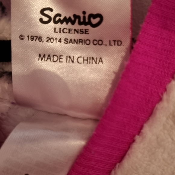 Girls Sanrio Hello Kitty Poncho - Picture 7 of 8